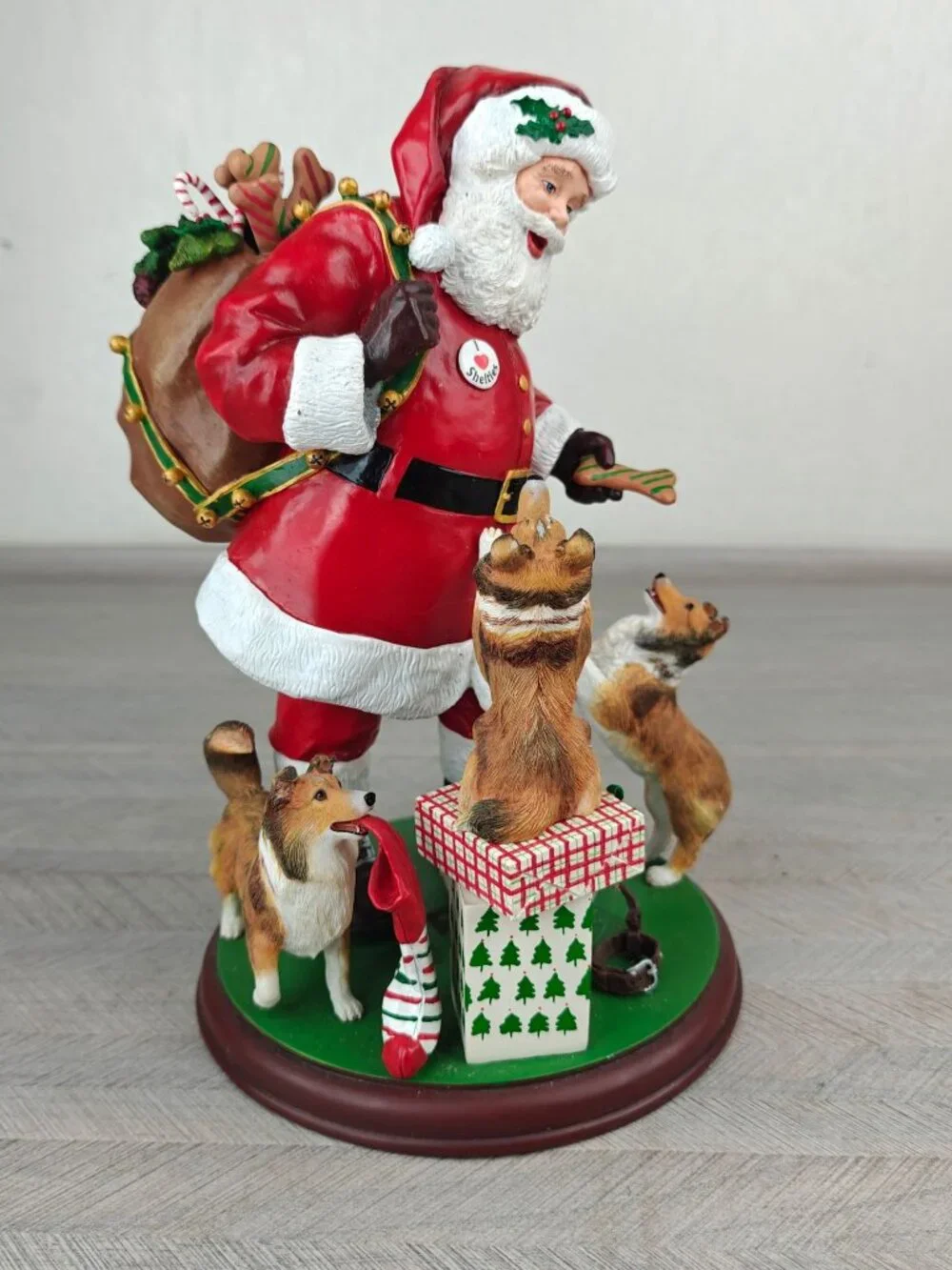 Danbury Mint Santa's Little Shelties Figurine Hand-Painted Resin Christmas 10